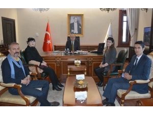 Özbek Turizmciler Afyonkarahisar Valisi Mustafa Tutulmaz’ı Ziyaret Etti