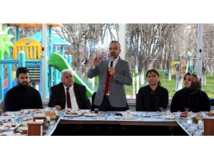 Ak Parti Çanakkale Milletvekili Bülent Turan’dan Bildiri Dağıtan Sanatçılara Sert Tepki