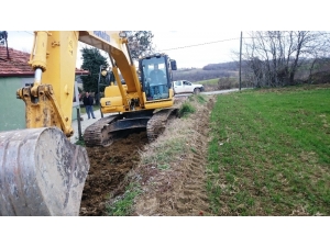 İzmit Belediyesi’nin Köylerdeki Yol Yapım Çalışmaları Devam Ediyor