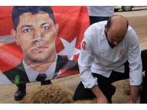 Uşak’ın Gönüllü Aşçıları Zeytin Dalı Harekatı İçin Sınırda Kurban Kesti