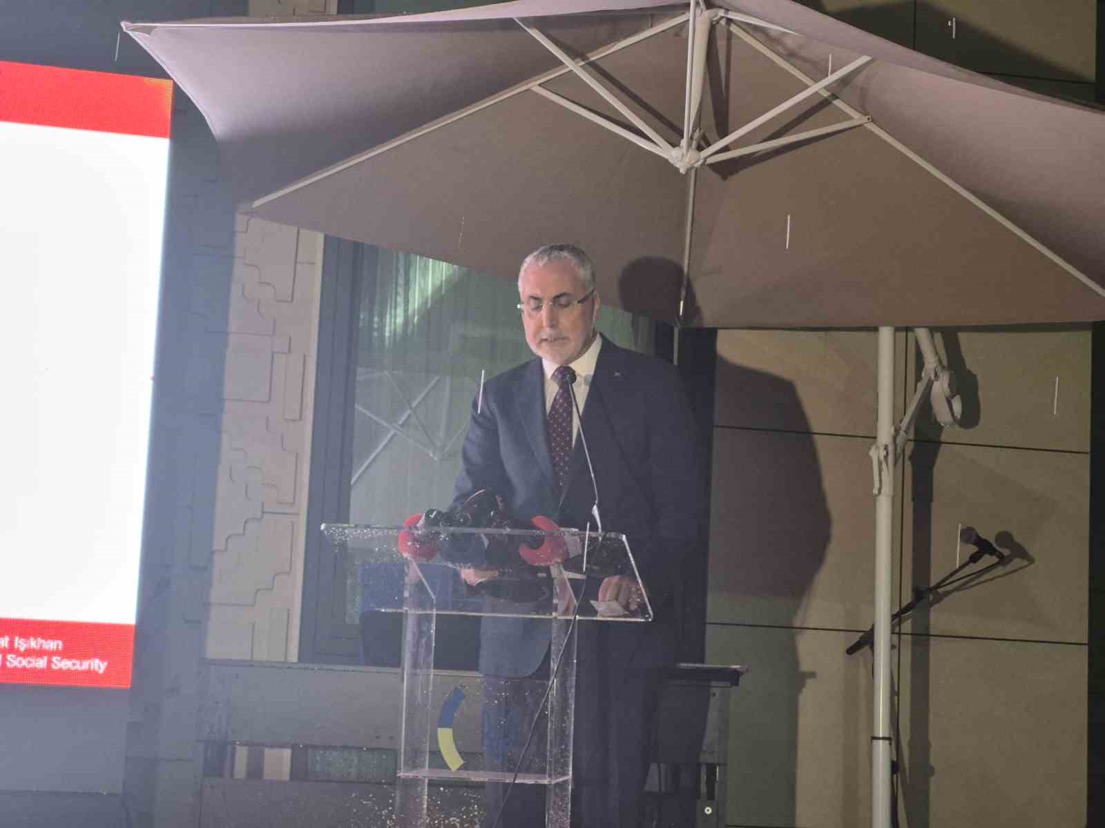bakan-isikhan-turkiye-ve-ukrayna-arasindaki-dostluk-ve-dayanismanin-onumuzdeki-yillarda-daha-da-guclenecegine-inaniyoruz