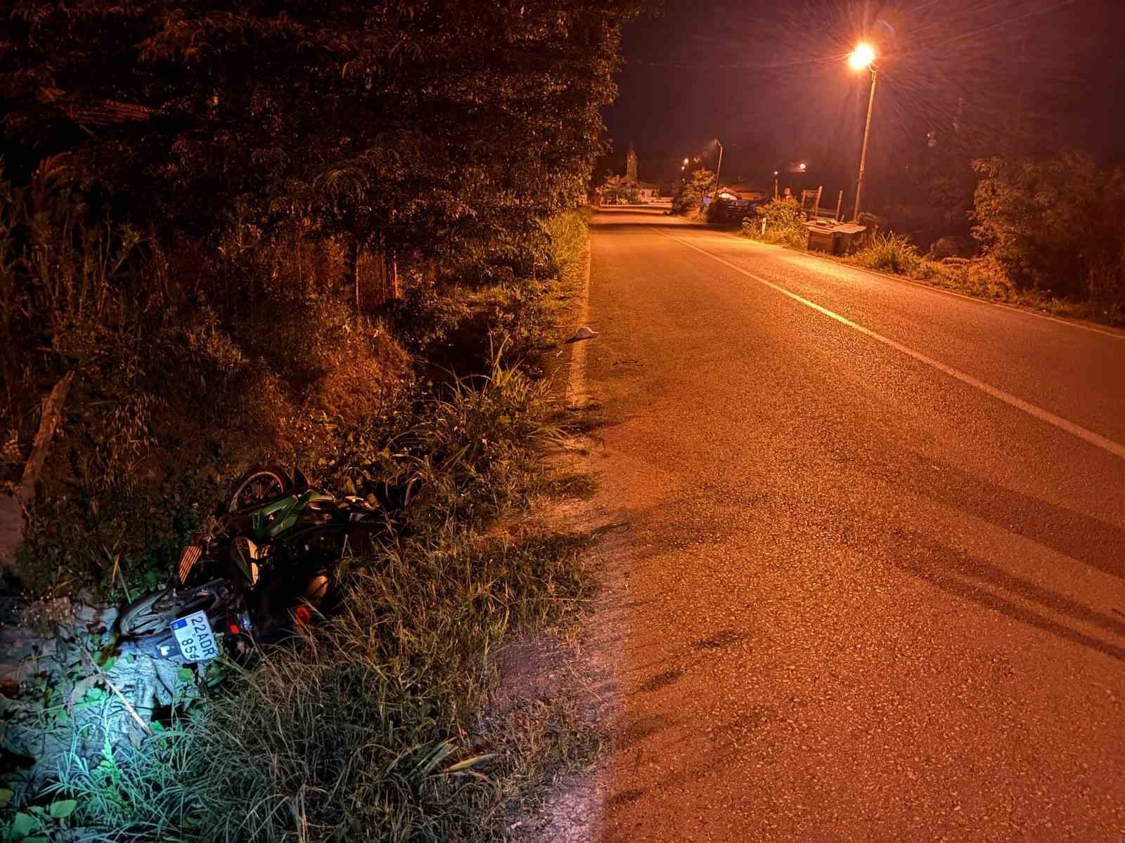 alkollu-motosiklet-surucusu-kaza-yapti-hayati-tehlikesi-bulunuyor