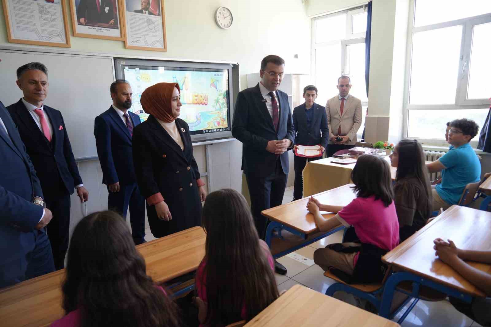 nigde-de-67-bin-811-ogrenci-karne-heyecani-yasadi