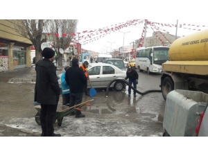 Çaldıran’da Kar Ve Kar Suyu Temizleme Çalışması