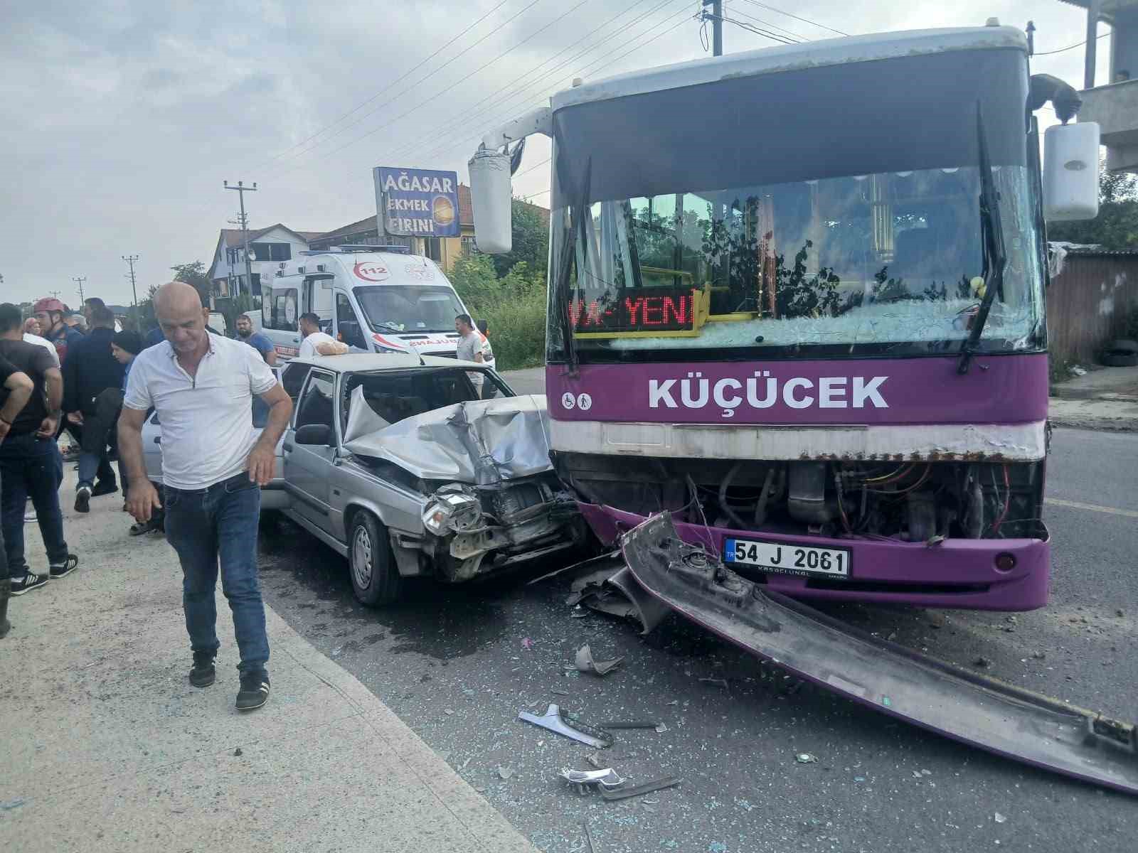 sakarya-da-halk-otobusu-ile-otomobil-carpisti-6-yarali
