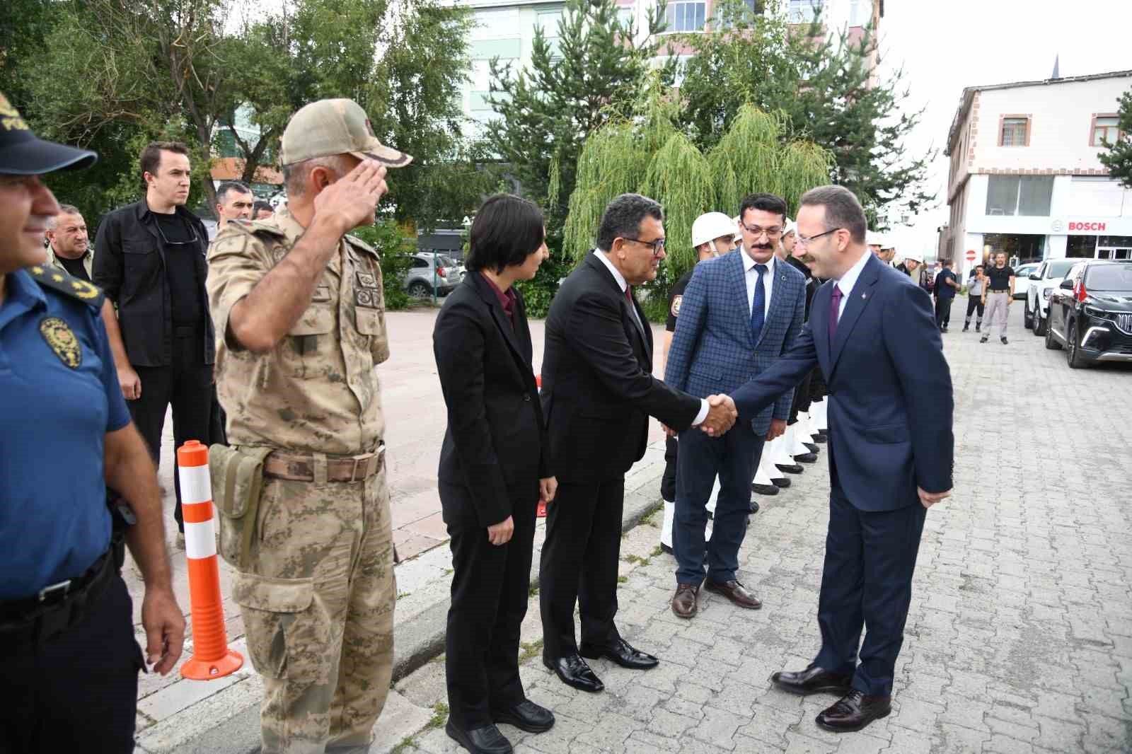 ardahan-valisi-yamli-gorevine-basladi