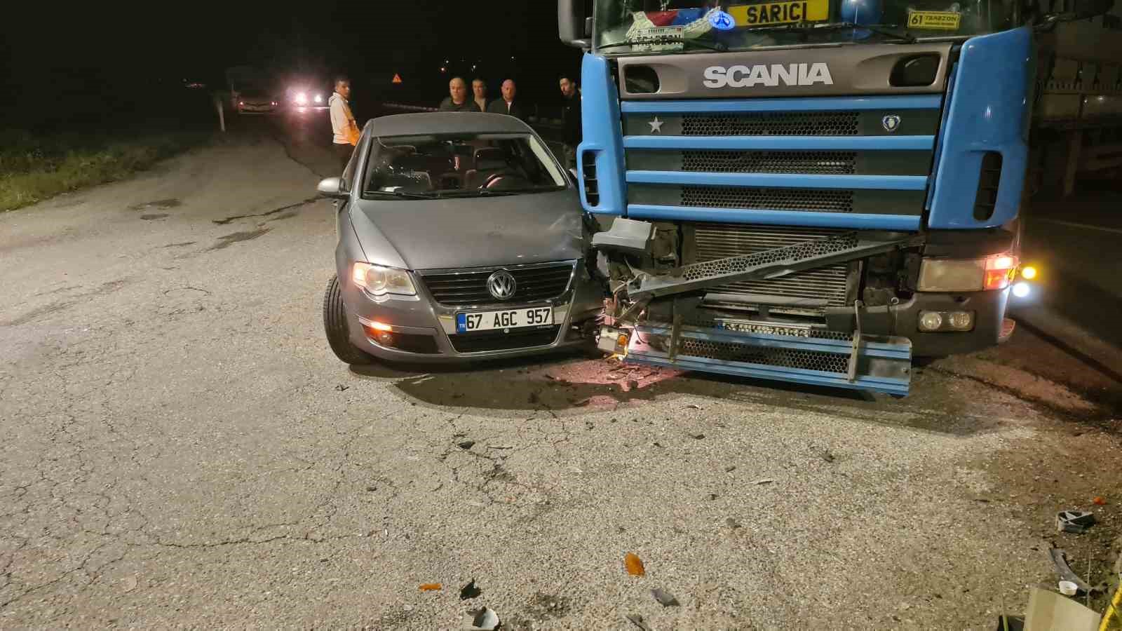 zonguldak-ta-tir-ile-otomobil-carpisti