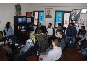 Gezer, Ak Parti Gençlik Kolları Toplantısında Gençlerle Bir Araya Geldi