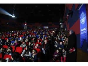 Sapancalı Çocuklara Sinema Etkinliği Düzenlendi