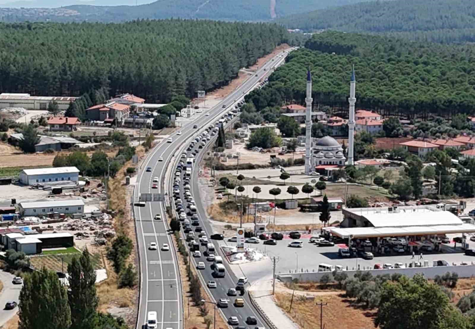 mugla-da-zincirleme-kaza-sonrasi-karayolunda-trafik-tikandi