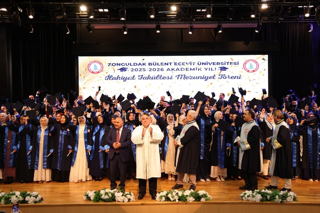 beun-ilahiyat-fakultesi-yeni-mezunlarini-gelecege-ugurladi