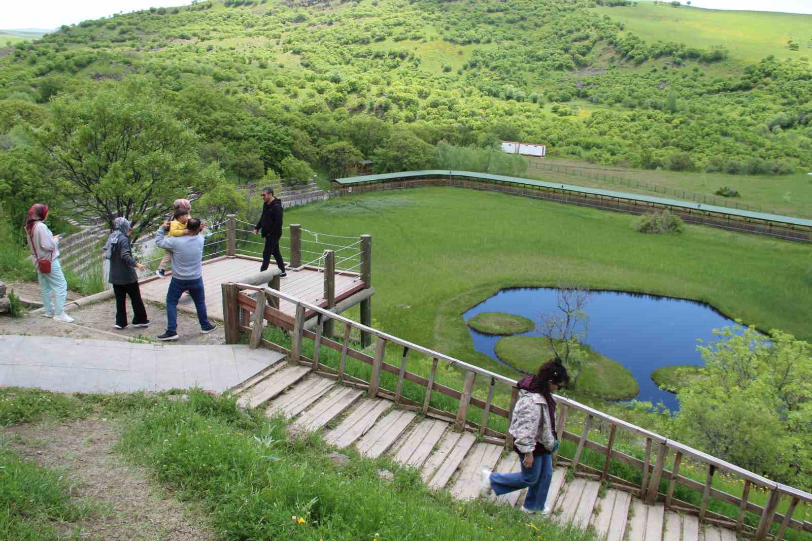 bingol-deki-yuzen-adalar-a-bayramda-ziyaretci-akini