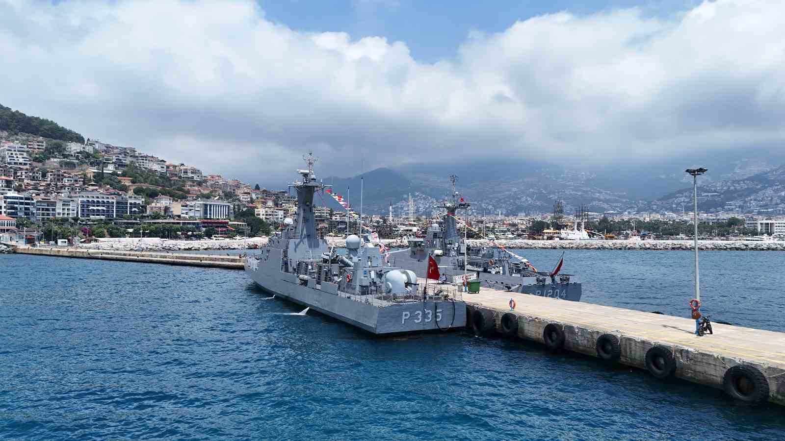 alanya-limani-nda-savas-gemilerine-yogun-ilgi