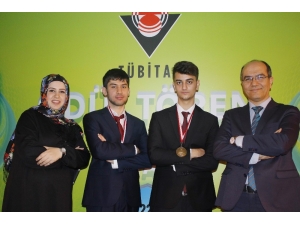 Tübitak’tan İhlas Koleji’ne İki Altın Madalya