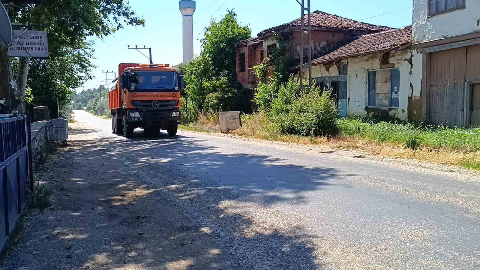 sicakligin-35-dereceyi-buldugu-bilecik-te-asfalt-eridi