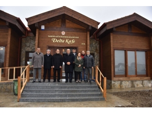 Doğayla Uyumlu Kafe Ziyaretçilerini Bekliyor