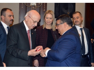 Tbmm Başkanı Kahraman’dan Terör Örgütünün Bayrağına ’Pijama’ Benzetmesi