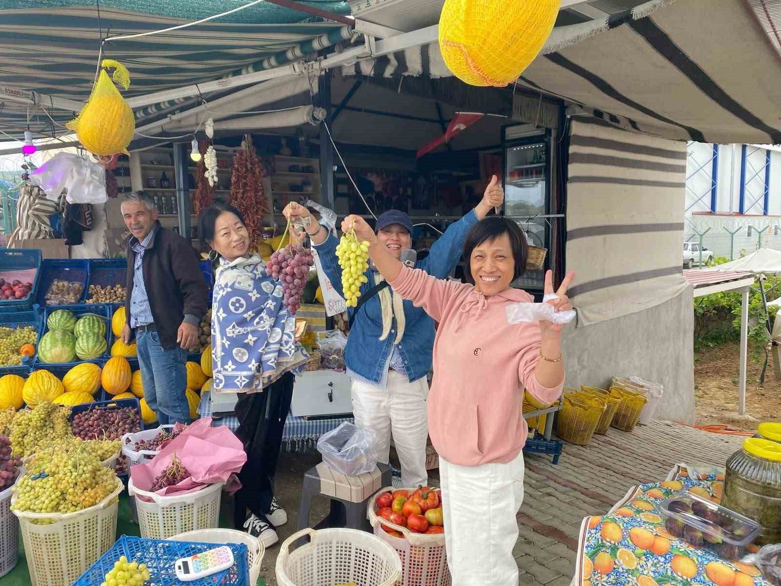 venezuellali-turistler-sarigol-uzumlerine-hayran-kaldi