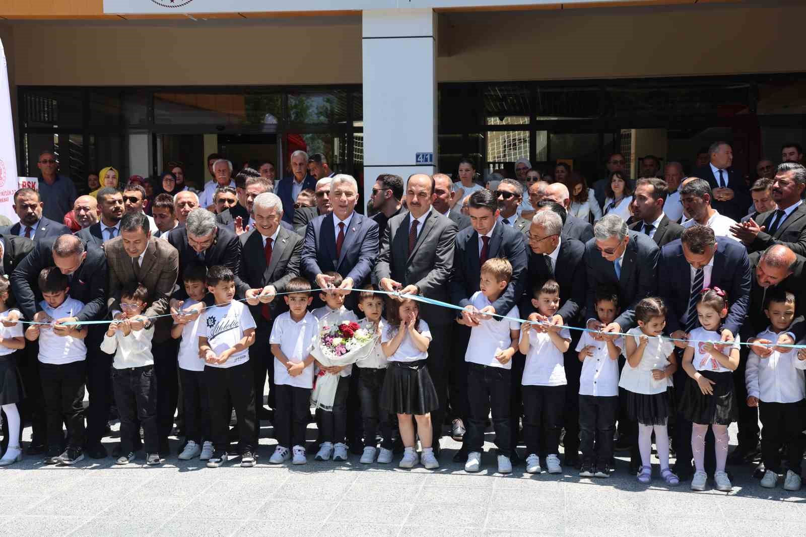 ticaret-bakani-omer-bolat-konya-da-kutuphane-acilisina-katildi