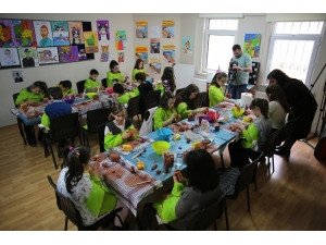 Yetişkin Ve Çocukların Yetenekleri Keşfediliyor