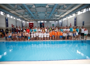 Minikler Ata Yüzme Şenliğinde Kulaç Attı