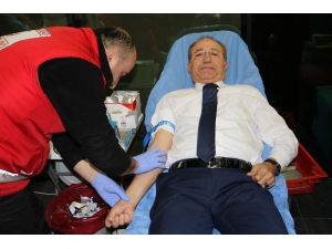 Manisa Büyükşehir Belediye Personelinden Kan Bağışı