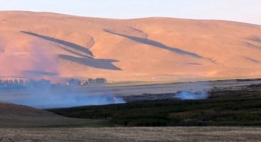 van-daki-cirak-sazligi-nda-yangin-cikti
