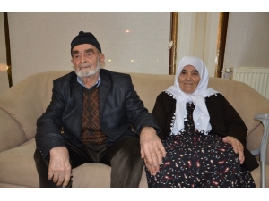 90’lık Çifte Çocuklarından 72’nci Evlilik Yıldönümü Sürprizi