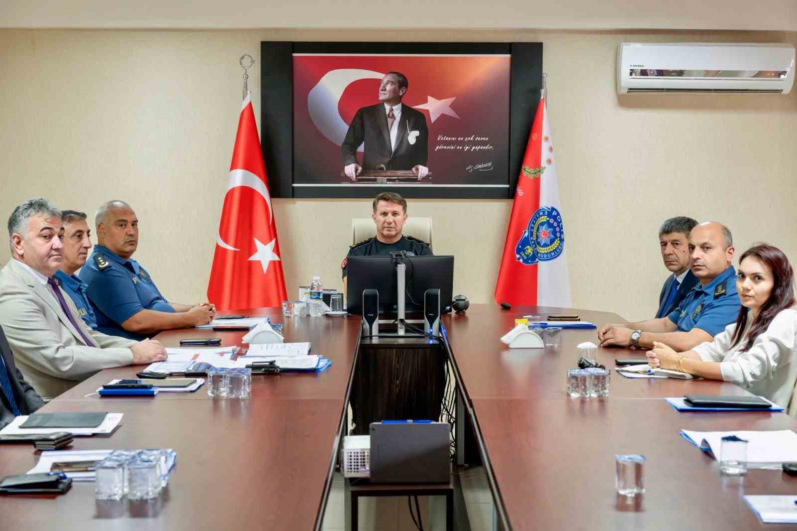 bilecik-emniyetinde-aylik-degerlendirme-toplantisi