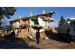 Başkan Yalçın Yıkım Çalışmalarını Yerinde İnceledi