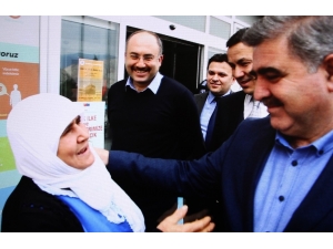 ‘Avşarlı Şair Teyze’ Şiirleriyle Duygulandırdı