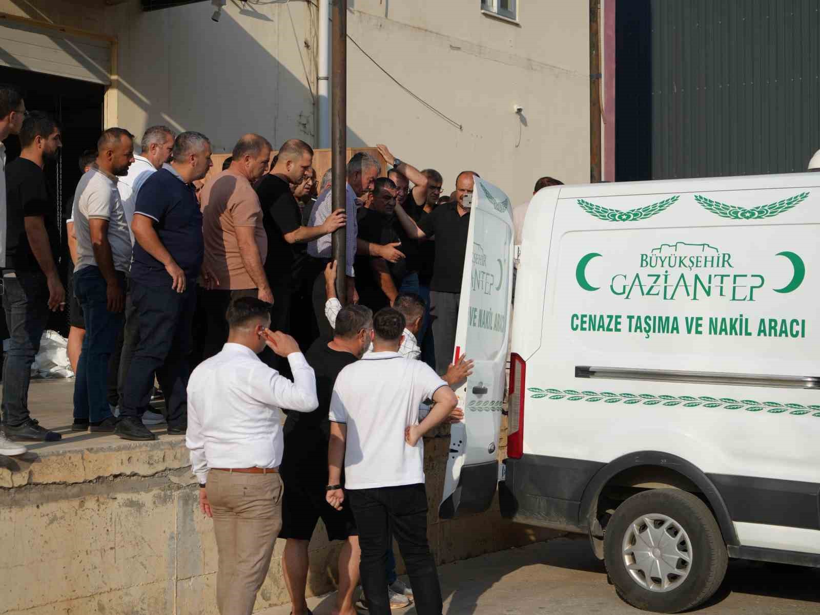 batan-gemide-hayatini-kaybeden-nihat-balyemez-in-cenazesi-gaziantep-e-getirildi
