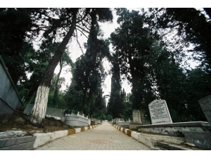 Bağçeşme Mezarlığı Taş Duvarları Yenileniyor