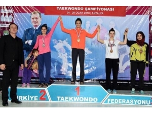 Şampiyonadan Madalya İle Döndü