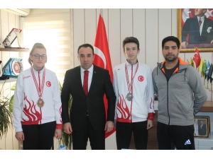 Başarılı Taekwondocular Ödüllendirildi
