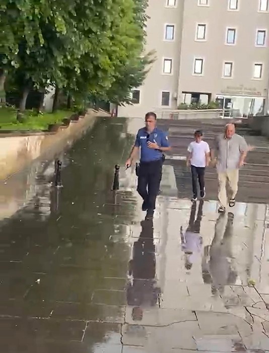 kimligini-kaybeden-ogrenciyi-polis-sinava-yetistirdi