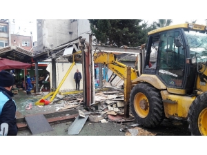 Halkevi’ndeki 28 Dükkandan 23’ü Yıkıldı