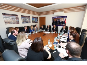 Başkan Büyükerşen İzmir Eğitim Camiasına Katıldı