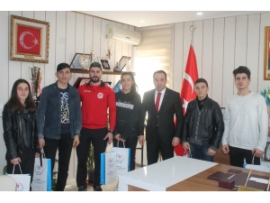 Başarılı Kick Bokscular Ödüllendirildi