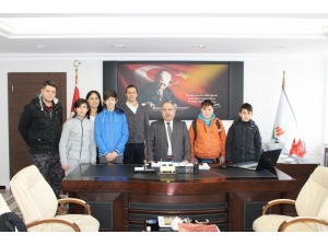 Bisiklet Turuna Katılan Öğrencilerden İl Müdürü Bolat’a Ziyaret