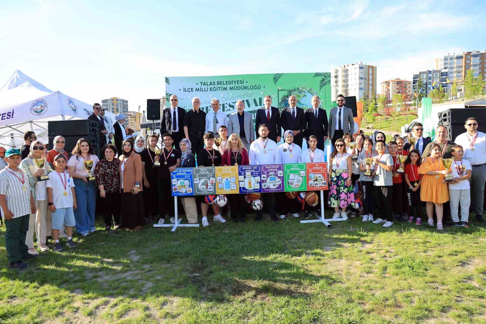 talas-ta-cevre-bilinci-sanatla-bulustu-ogrenciler-odullerine-kavustu