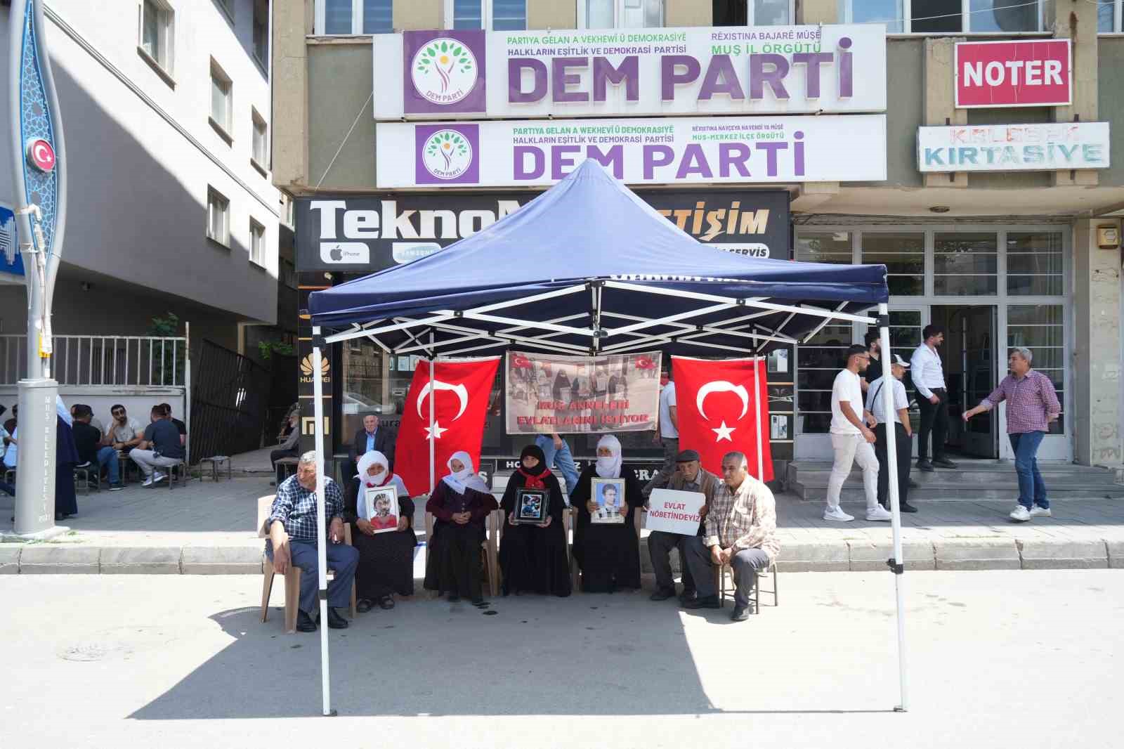 muslu-ailelerin-evlat-nobeti-devam-ediyor