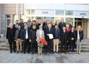 Kuşadası Ak Parti’nin Yeni İlçe Başkanı Ve Yönetimi Mazbatalarını Aldı