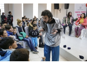 Konak’ta, Tatilde Tiyatro Keyfi