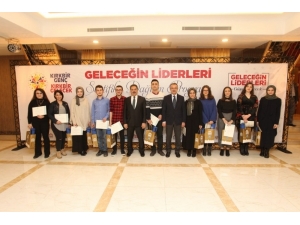 41 Genç 41 Gelecek Liderlik’te Sertifika Heyecanı