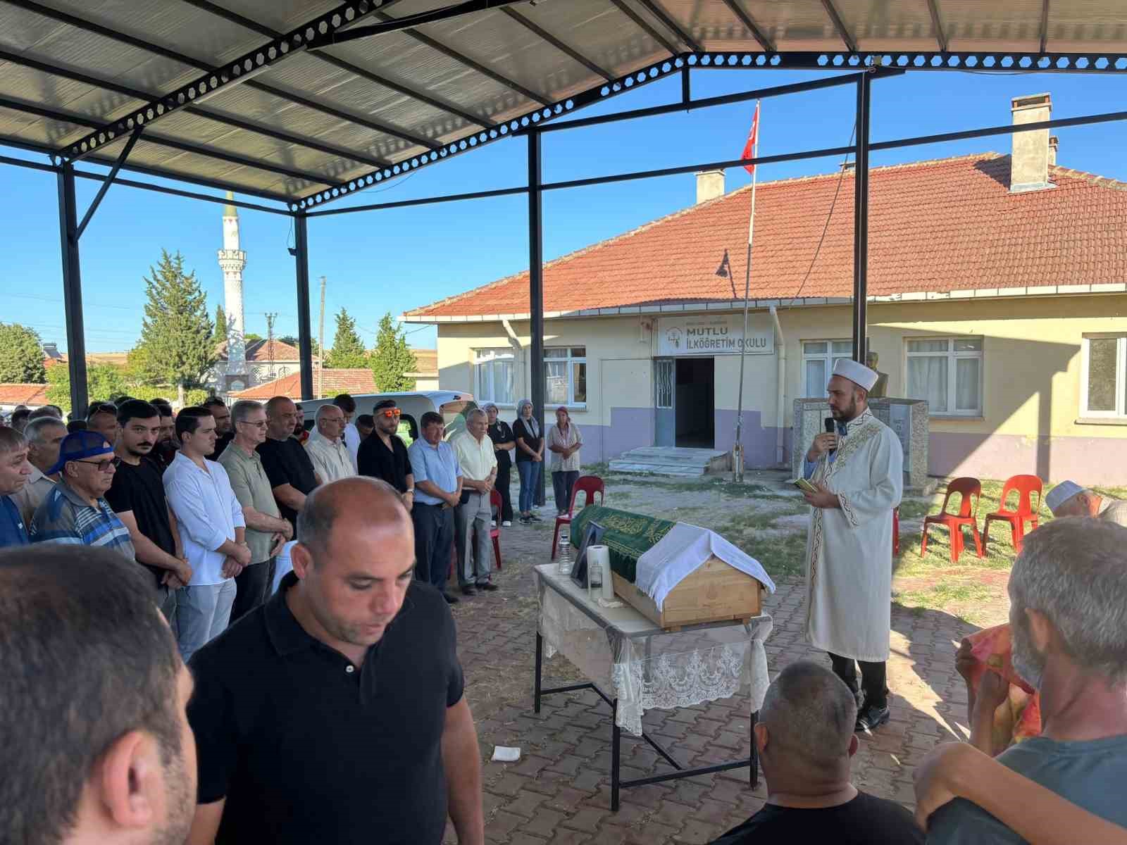 babaeski-de-kazada-hayatini-kaybeden-cocuk-son-yolculuguna-ugurlandi