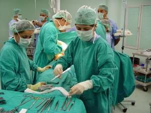 Bağırsaktaki 15 Cm’lik Kitleye Laparoskopi Operasyonu