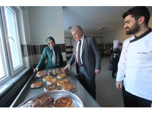 Bayburt Belediyesi Aile Yaşam Merkezi’nden Tatlı Ustalığı Kursu