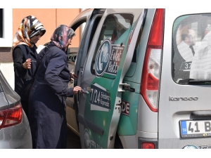 Suriyeli Aileye Alo Evlat Ekibi Sahip Çıktı