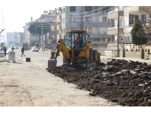 Burhaniye’de Belediye Yol Yapımına Hız Verdi